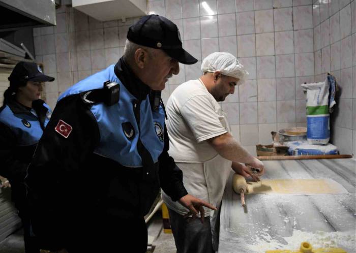 Osmangazi’de Bayram Öncesi Tatlı İmalathanelerine Sıkı Denetim