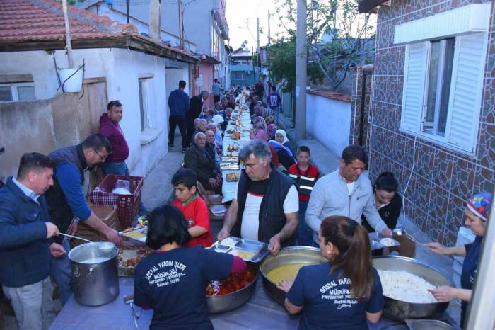 Salihli Belediyesi ‘iftarda Sizinleyiz’ Geleneğini Sürdürüyor
