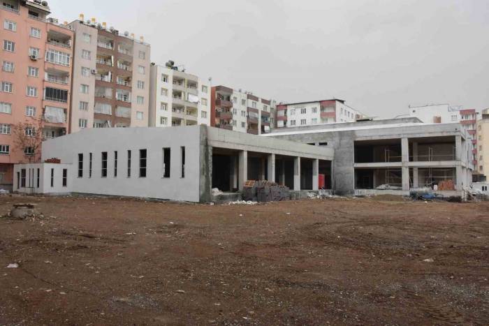 Siirt Belediyesi’nin Kente Kazandırdığı Çok Amaçlı Spor Salonu Bitme Aşamasına Geldi
