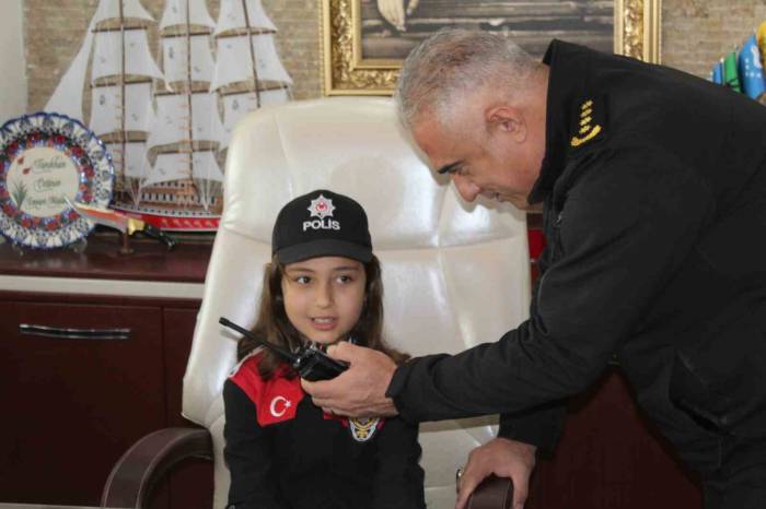 Minik Öğrenciler, Emniyet Müdürü Koltuğuna Oturdu