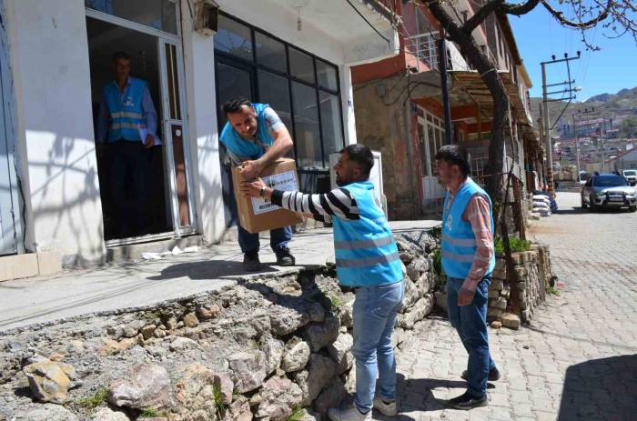 Beytüşşebap Belediyesi 500 Aileye Bayram Öncesi Gıda Kolisi Dağıttı