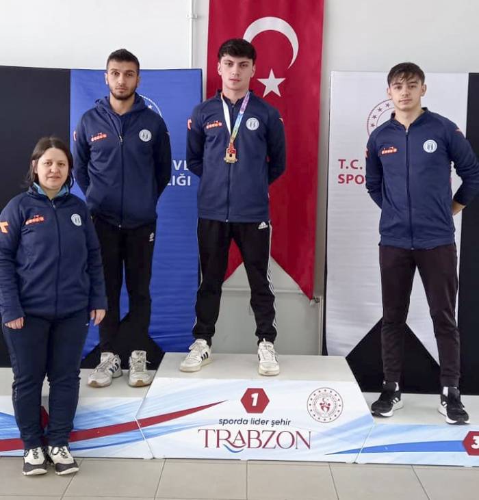 Subü Öğrencisinden Altın Madalya