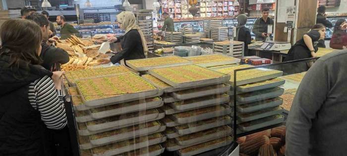 Batman’da Tatlı Üreticilerini Bayram Heyecanı Sardı