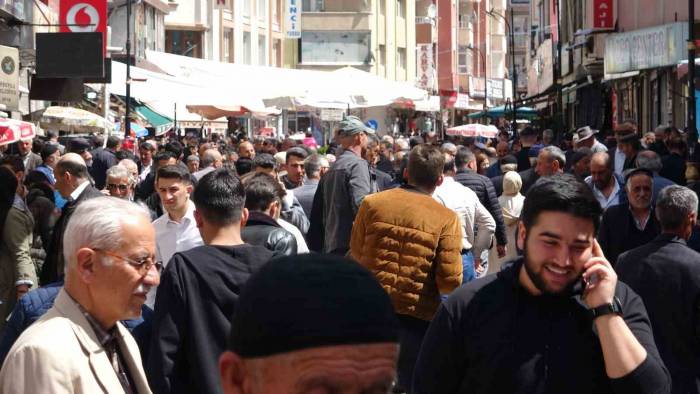 Bayram Alışverişi Esnafa Can Suyu Oldu