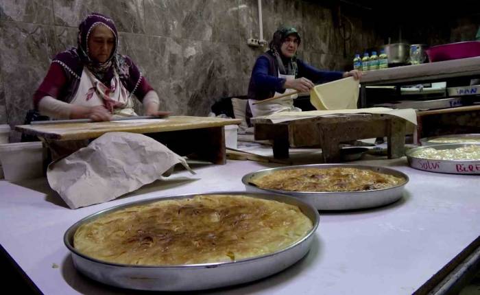 Oklavalar Ramazan Tatlısı Ve Su Böreği İçin Dönüyor