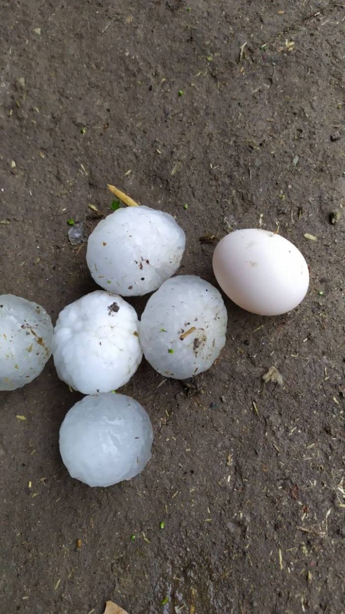 Adıyaman’da Yumurta Büyüklüğünde Yağan Dolu Şaşkına Çevirdi
