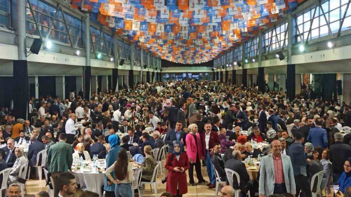 Ak Parti Bursa Teşkilatları İftarda Buluştu