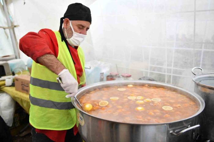 Altındağ Belediyesi Depremzedeleri Ramazan Ayında Da Yalnız Bırakmadı