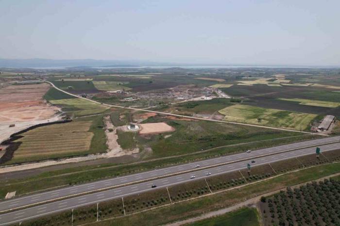 Arsa Ve Arazi, Konutu Tahtından Etti