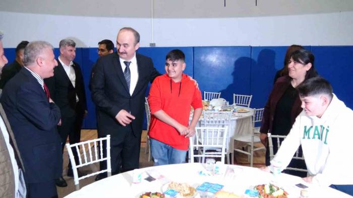 Vali Canalp, Gercüş’te İftar Yemeğine Katıldı