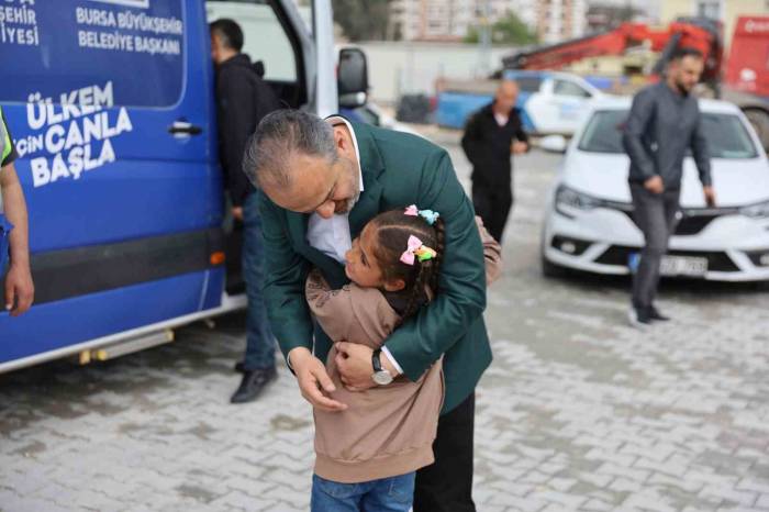 Küçük Depremzedelerin Bayramlık Sevinci