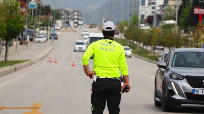 Denizli’nin Bayram Trafiğinde Akıcı Yoğunluk