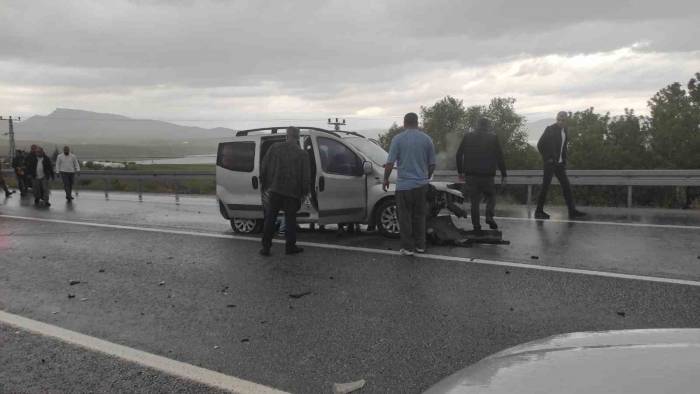 Elazığ’da Trafik Kazası: 2 Yaralı
