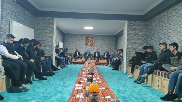 Erzurum İl Müftüsü Rüstem Can Gençlerle İftar Sofrasına Buluştu