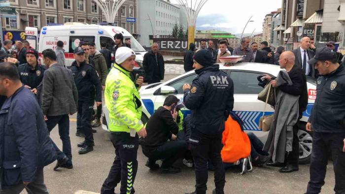 Cadde Ortasında Bıçaklı Kavga