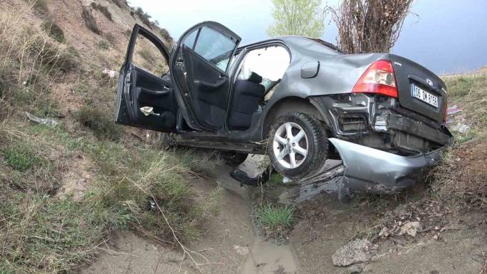 Kuvvetli Sağanak Kaza Getirdi, Otomobil Takla Attı: 3 Kişi Yaralandı