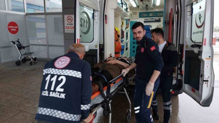 Hastane Önünde Trafik Kazası: 1 Yaralı