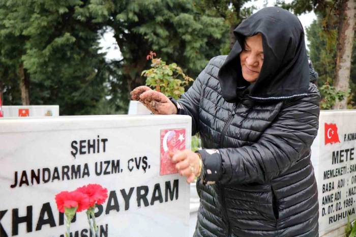 Arefe Günü Şehitlikte Hüzün Hakim