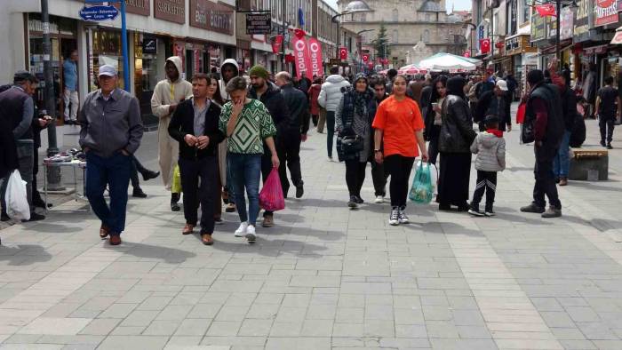 Yozgat’ta Çarşı Ve Pazarda Bayram Yoğunluğu Yaşanıyor