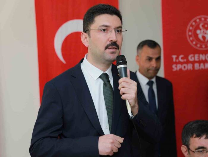 Bingöl’de İl Protokolü Depremzedeler İle Bayramlaştı