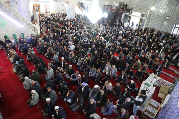 Adalet Bakanı Bozdağ Şanlıurfa’da Bayram Namazı Kıldı