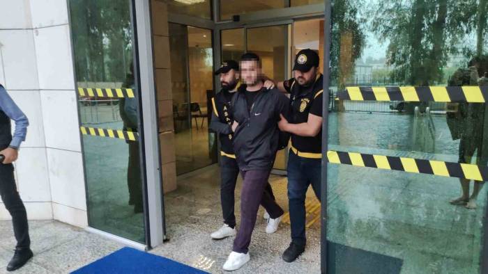 Ak Parti Çukurova İlçe Binasına Ateş Açan Saldırgan Tutuklandı