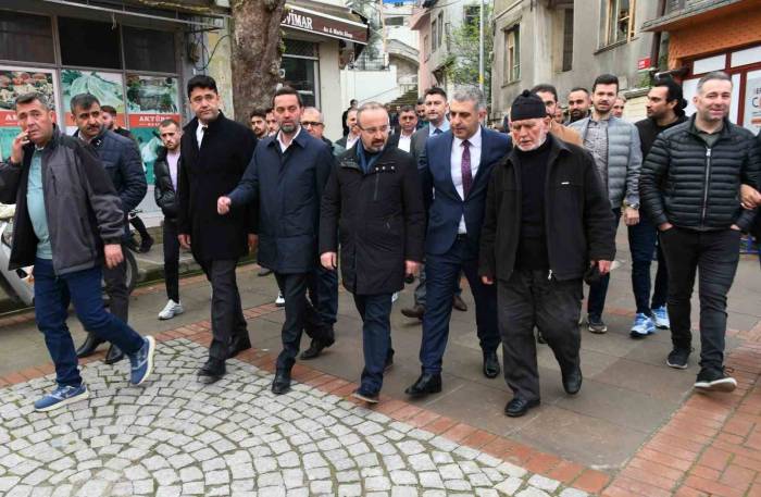 Ak Partili Turan, Bayram Namazını Lapseki’de Kıldı