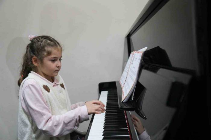 Ücretsiz Sanat Kursu Birce’ye İlham Oldu