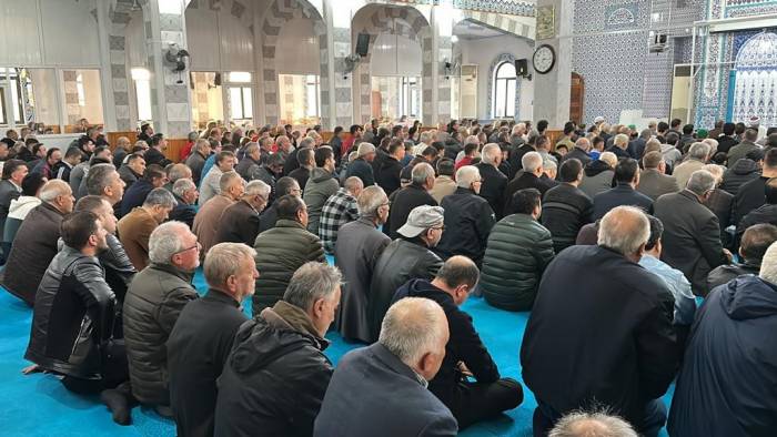 Bayram Coşkusu Camilerde Namazla Birlikte Başladı
