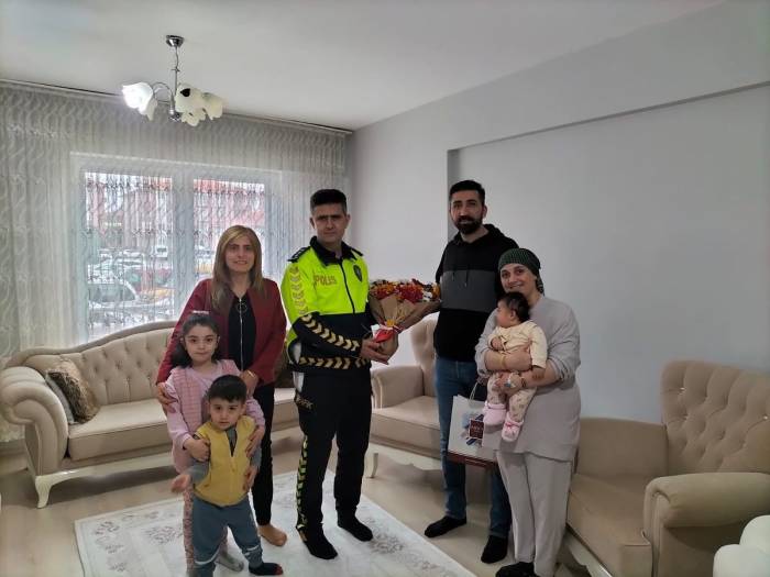 Bayramda Şehit Aileleri Ziyaret Edildi