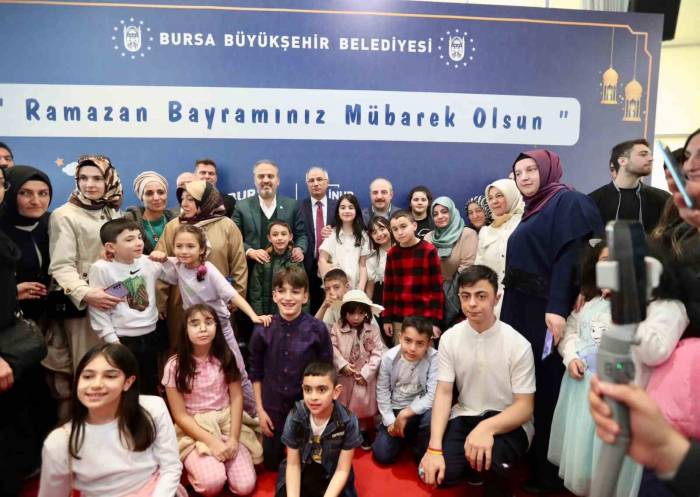 Bakan Varank Depremzede, Şehit Yakınları Ve Gazilerle Bayram Kahvaltısında Buluştu