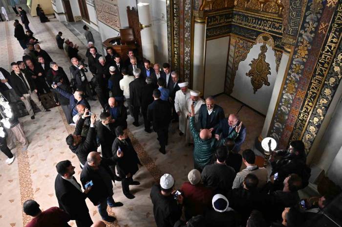 Başkan Aktaş, Bayram Sofrasında Depremzede, Şehit Aileleri Ve Gazilerle Buluştu