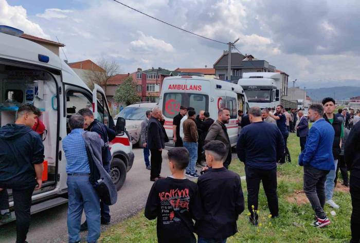 Bursa’da Bayramlaşmada Gençler Birbirine Girdi: 10 Yaralı