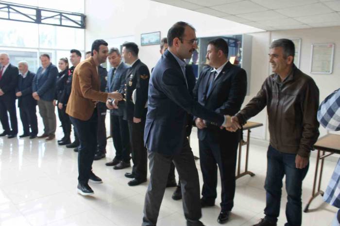 Biga Protokolü Depremzede Aileler Ve Vatandaşlarla Bayramlaştı
