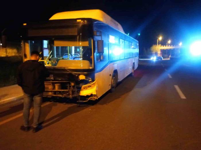 Diyarbakır’da Belediye Otobüsü İle Otomobil Çarpıştı: 5 Yaralı