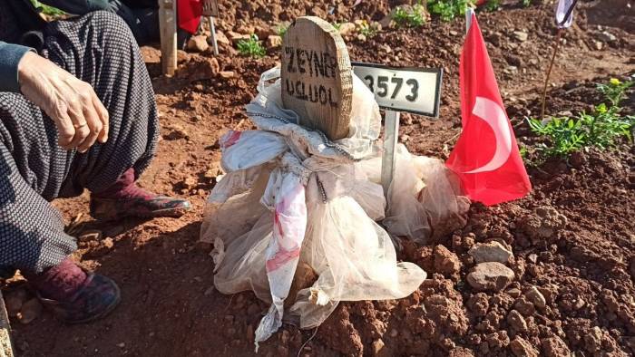 Mezarlıktaki Acı Detay Bayramda Ortaya Çıktı