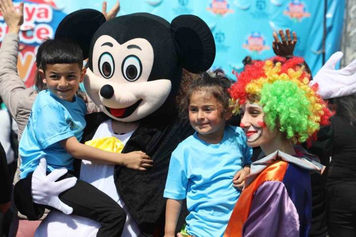 Hatay’da Depremzede Çocukların Bayram Sevinci