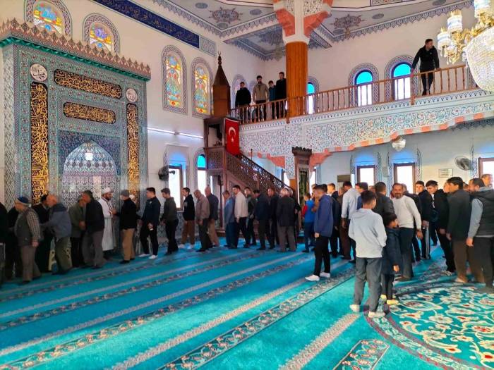 Köyceğiz’de Bayram Namazında Camiler Doldu Taştı