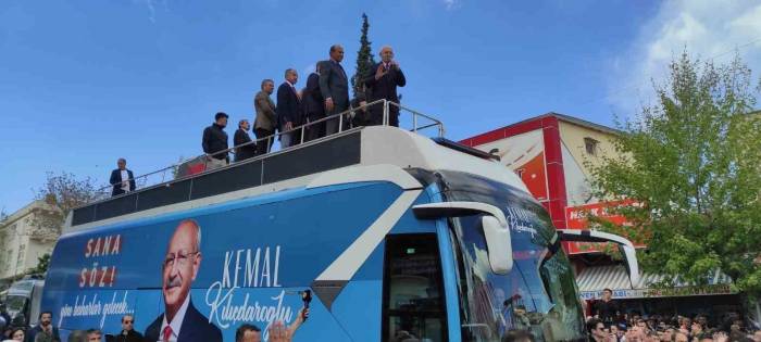 Kılıçdaroğlu, Besni’de Vatandaşlarla Buluştu