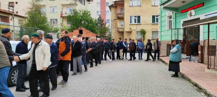 Sungurlu’da Bayram Namazında Vatandaşlar Camilere Akın Etti