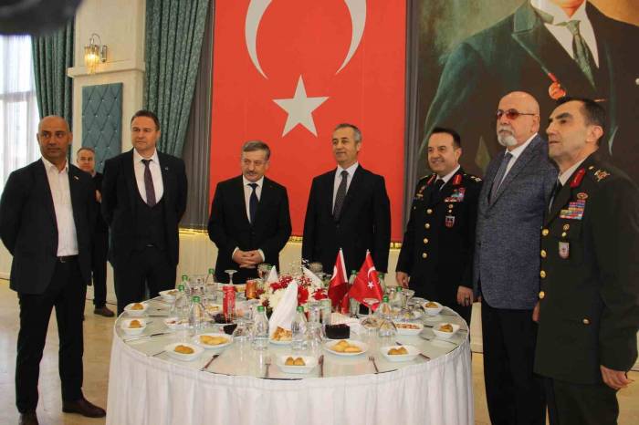 Manisa’da Resmi Bayramlaşma Töreni Düzenlendi