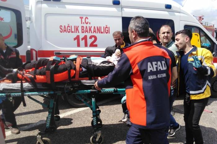 Siirt’te İki Araç Çarpıştı: 8 Yaralı