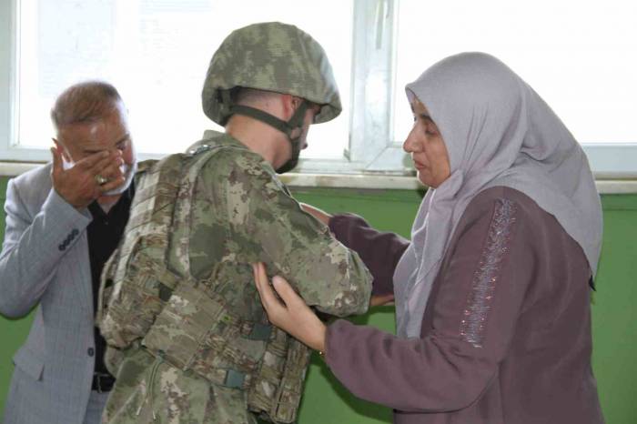 Mehmetçik’in Ramazan Bayramı’nda Elleri Tetikte, Gözleri Sınırda