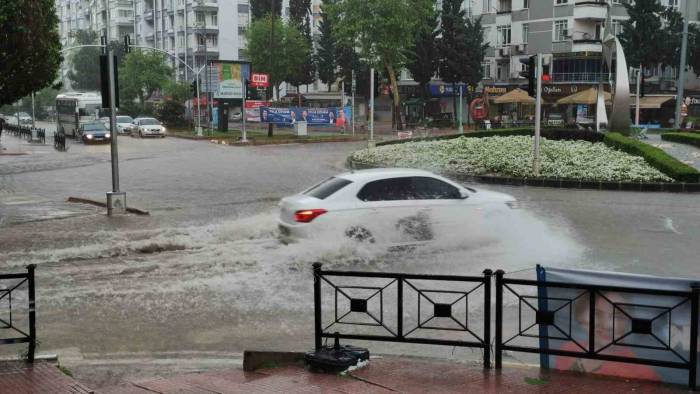 Adana’yı Esir Alan Yağmur Tarım Arazilerine Etki Etmedi