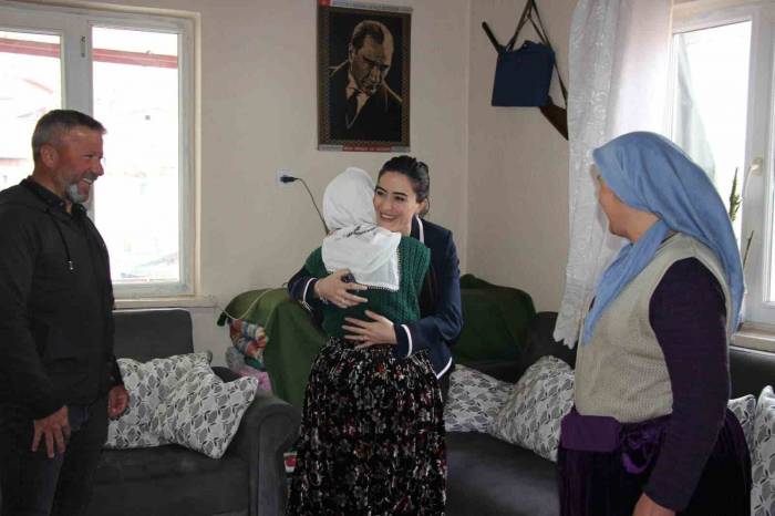 Teymur, Bayramda Şehit Ailesi, Gaziler Ve Depremzedeleri Yalnız Bırakmadı