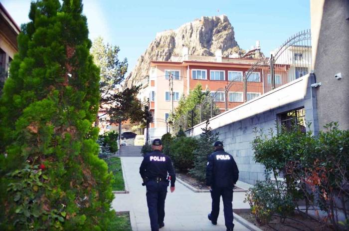 Polis Bayramda Da Mesai Mefhumu Gözetmeden Çalışıyor