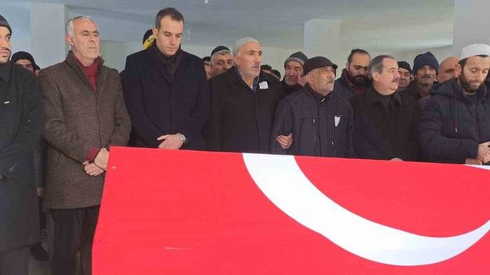 Depremde 15 Yılın Ardından Dünyaya Gelen Oğlunu Kaybeden Babanın Buruk Bayramı
