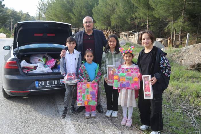 Oyuncaklar Başkan Amcadan