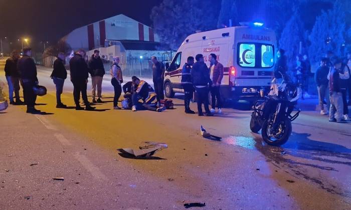 Otomobil İle Motosiklet Çarpıştı: 2 Yaralı