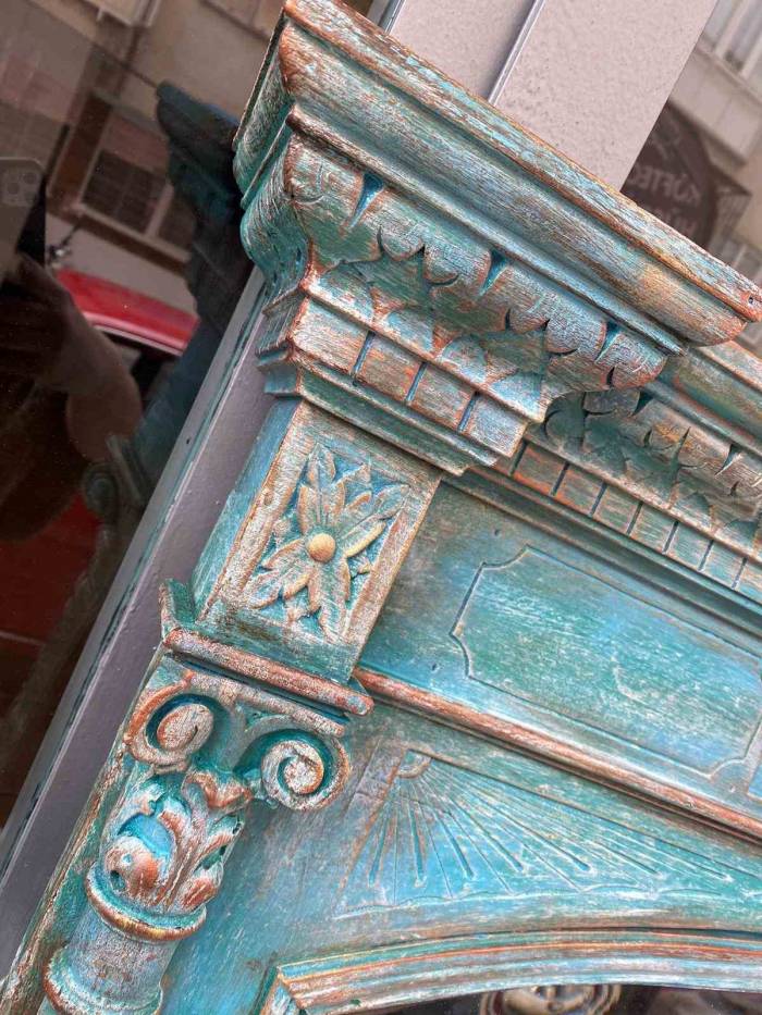 Asırlık Çerçevelere Hayati Dokunuş